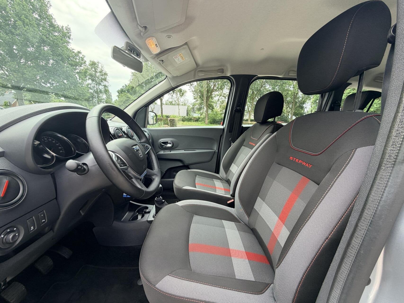 Dacia Lodgy 1.3 TCe Tech Road | 7 Persoons | Camera | Naviga, Auto's, Voorwielaandrijving, Stof, Gebruikt, 4 cilinders
