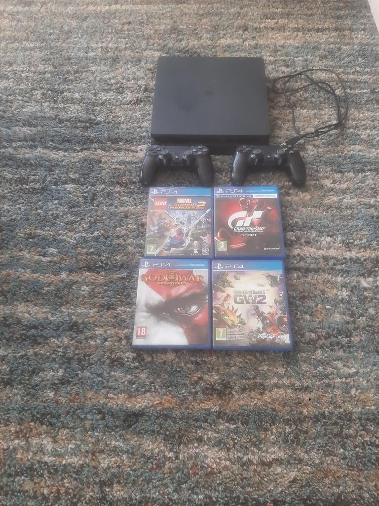 PS4 met games en 2 controllers, Spelcomputers en Games, Spelcomputers | Sony PlayStation 4, Gebruikt, Original, Met 2 controllers
