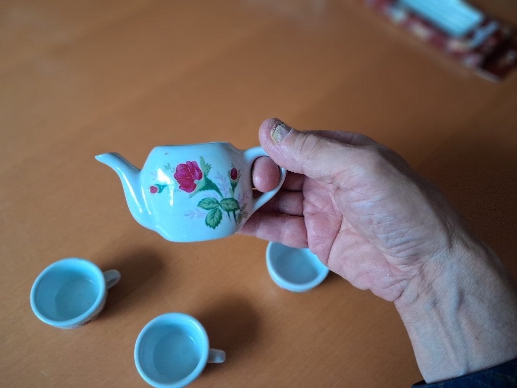 Mini theepotje met kopjes, gratis., Ophalen of Verzenden, Zo goed als nieuw, Overige typen