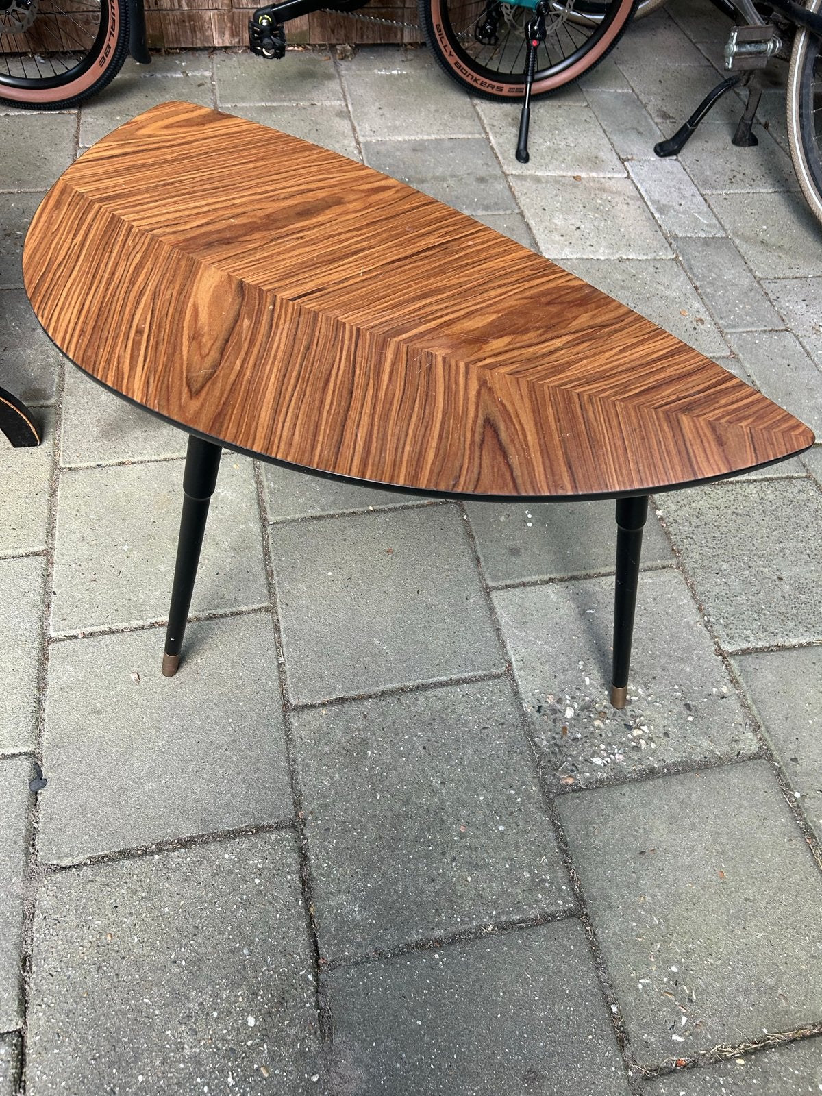 Ikea  bijzettafel met houtnerf design ikea, Huis en Inrichting, Gebruikt, Vintage, 75 cm of meer, Overige vormen