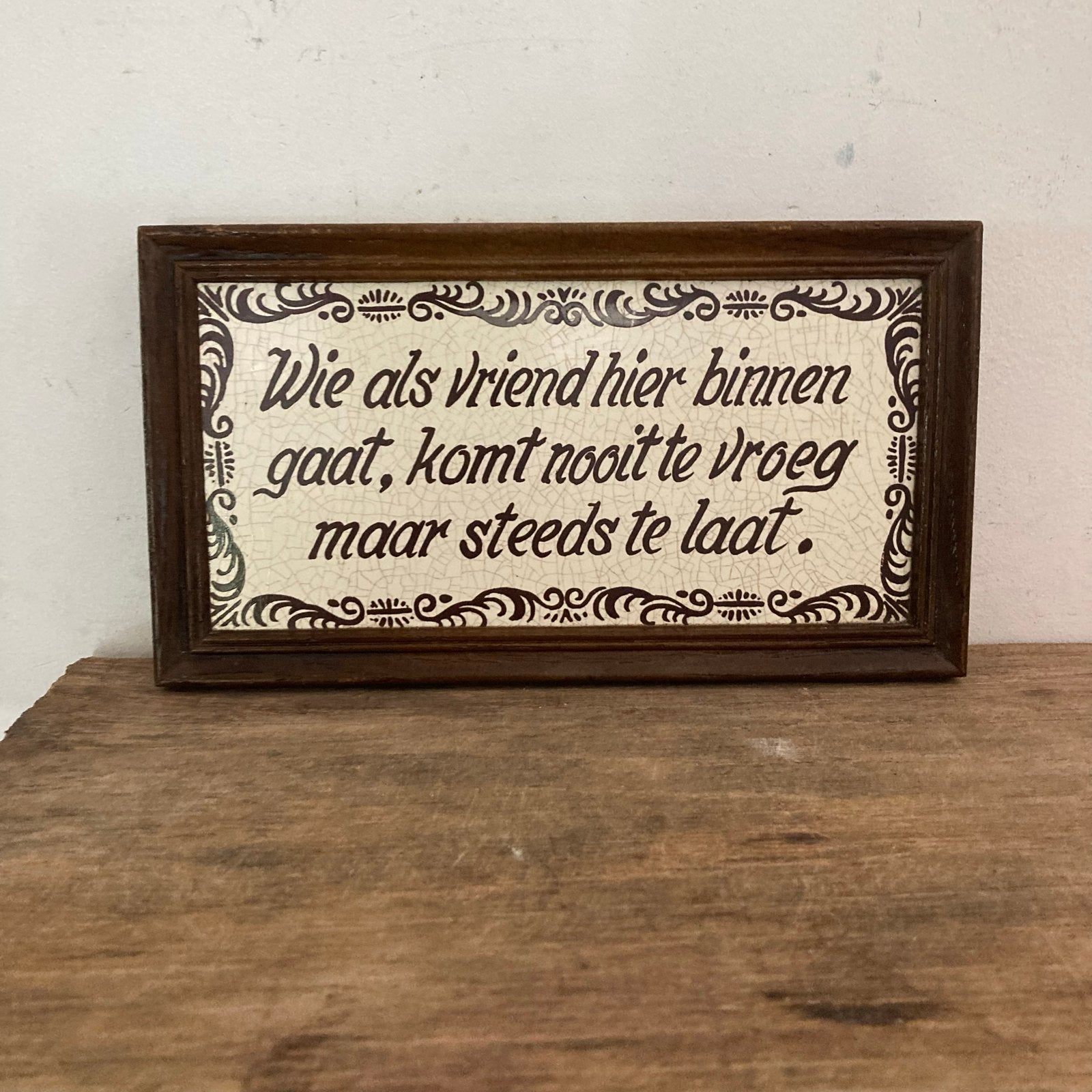 Spreukentegel 'Wie als vriend hier binnen gaat', Ophalen of Verzenden