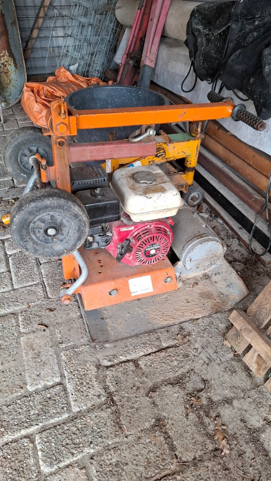 Revo 2100 Trilplaat met slecht lopende motor, Tuin en Terras, Hand-tuingereedschap, Ophalen, Gebruikt, Overige soorten, Wacker/Weber/Bomag/Revo