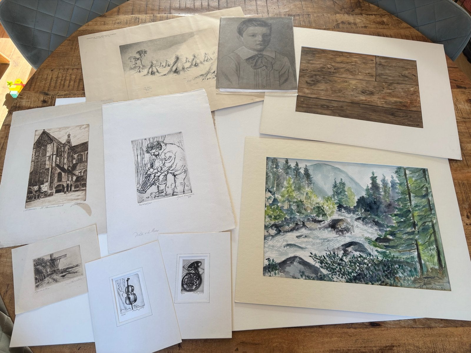 Map met diverse werken (etsen, premieplaat, aquarel), Antiek en Kunst, Kunst | Etsen en Gravures, Ophalen of Verzenden, Ets, Gesigneerd