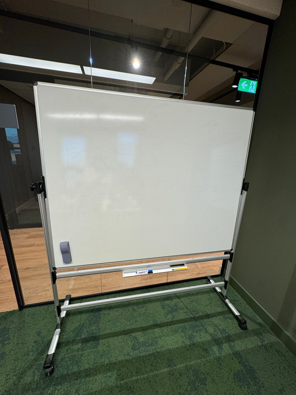 Whiteboard op wielen, Diversen, Ophalen, Mobiel, Gebruikt, Whiteboard