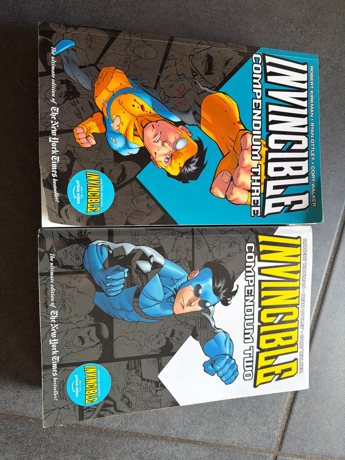 Invincible Compendium Twee & Drie - Zo goed als nieuw, Meerdere stripboeken, Ophalen of Verzenden, Zo goed als nieuw