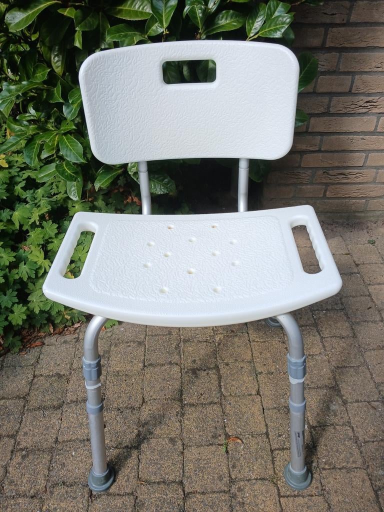 Badstoel / douchestoel in hoogte verstelbaar en rollator, Diversen, Ophalen