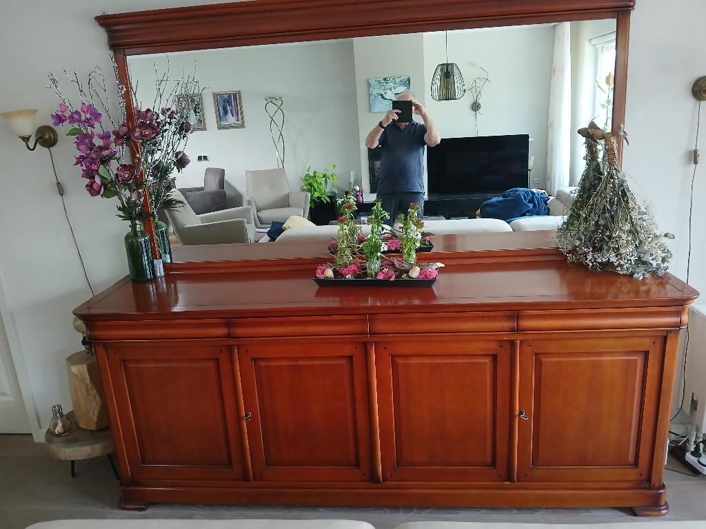 Dressoir met vaste spiegel kersen lengte 230 cm, Huis en Inrichting, Kasten | Dressoirs, Ophalen, Met deur(en), Zo goed als nieuw
