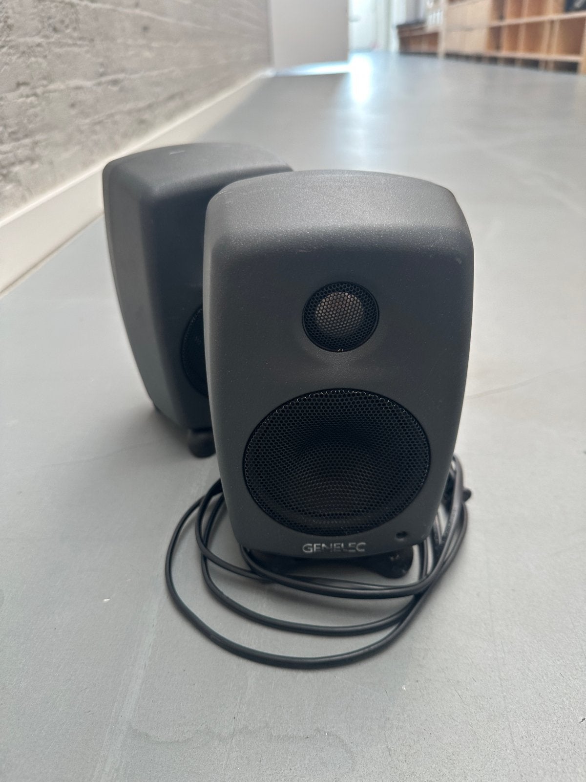 Genelec 8010A set, Studiomonitor, Gebruikt, Inclusief kabels, Minder dan 60 watt