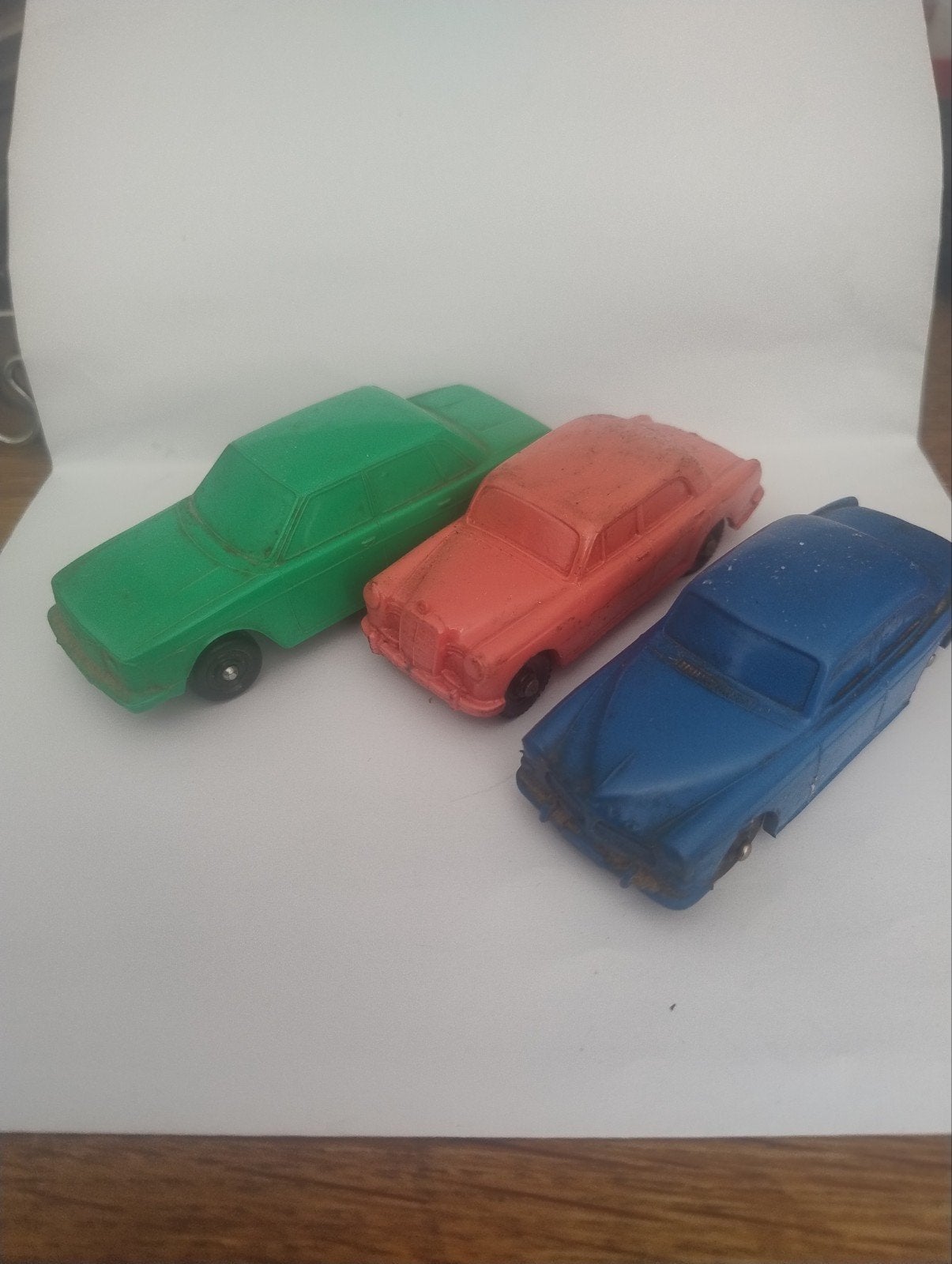 🔴 3 rubberen modellen  2x Volvo  1x  Mercedes Benz, Ophalen of Verzenden, Auto, Overige merken