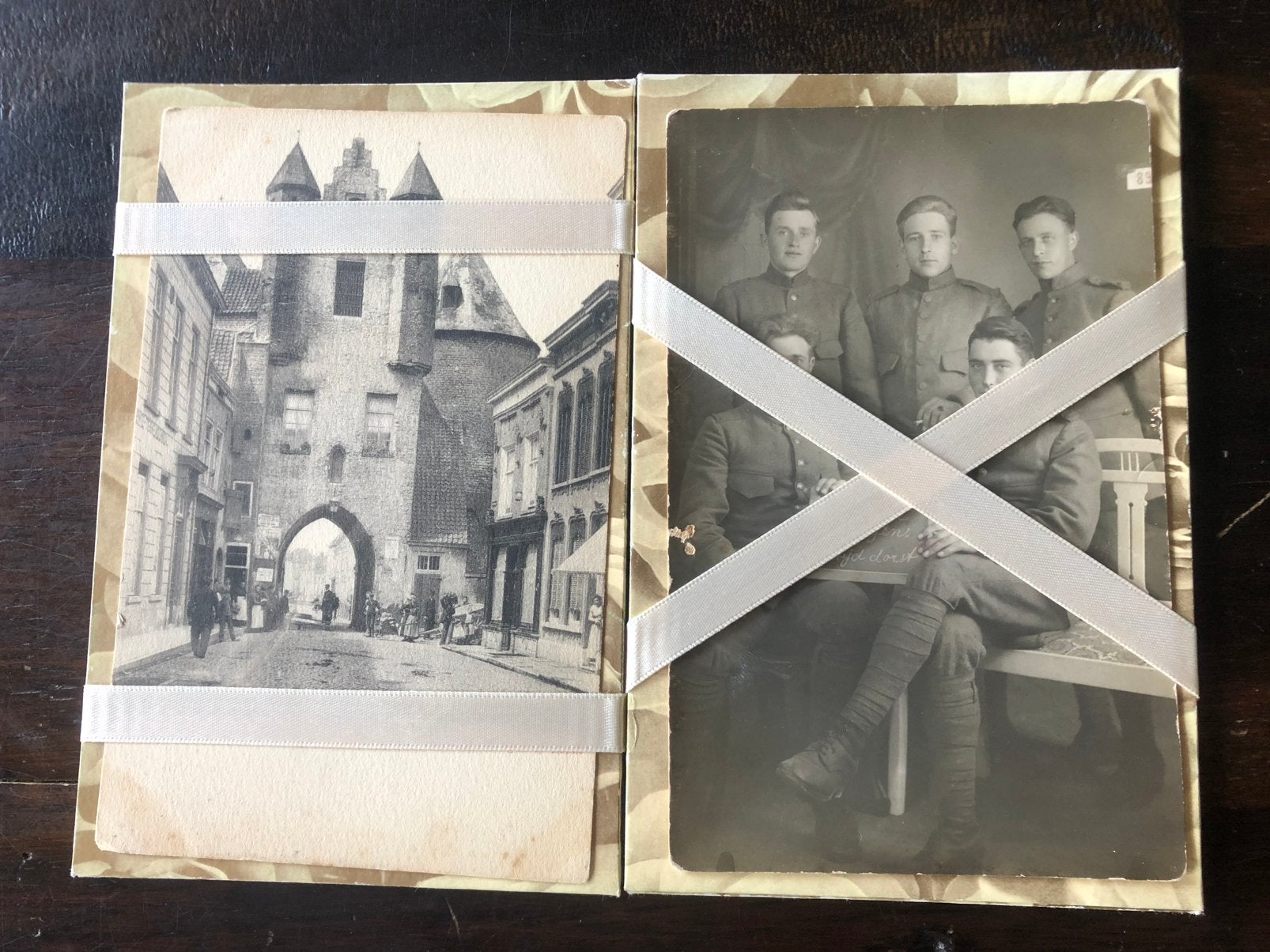 Vintage kartonnen fotohouder voor 2 foto’s 10 x 9 cm, Ophalen of Verzenden, Gebruikt