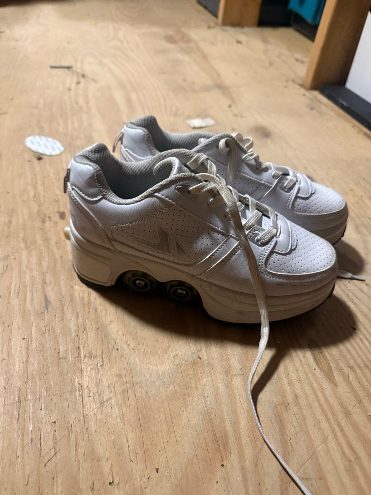 Te koop Witte rolschaatsen/schoenen - Maat 36, Sport en Fitness, Schaatsen, Ophalen, Gebruikt, Overige typen, Overige merken
