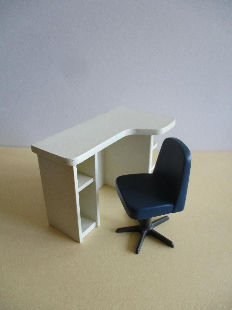 poppenhuis kinderbureautje, Ophalen of Verzenden, Gebruikt, Decoratie