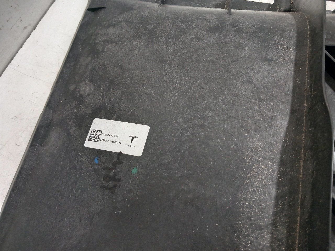 Luchtrooster Tesla Model Y, Onderdelen@venauto.nl, Van der Ven Autorecycling B.V., Gebruikt, Ettenseweg 76, 4706 PB Roosendaal, The Netherlands