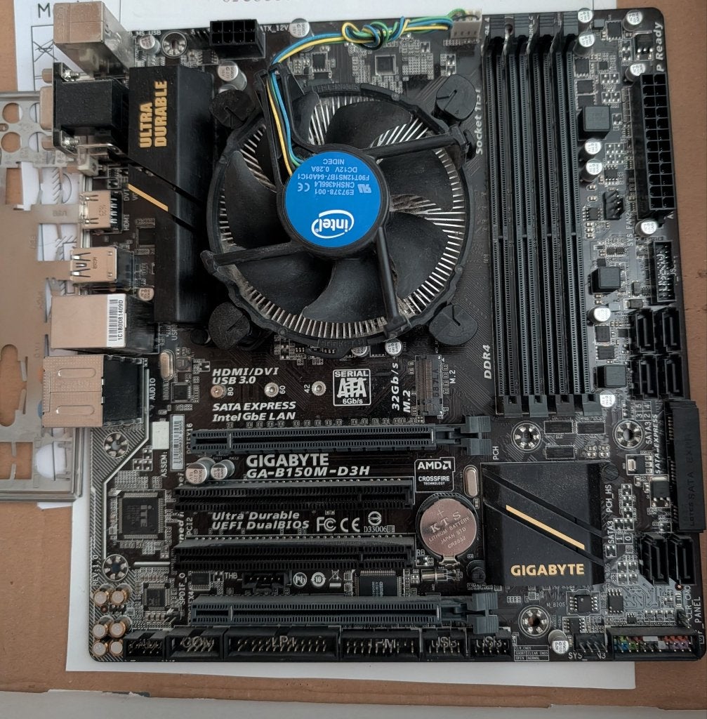 Intel Core i5-7500 Boxed + Gigabyte GA-B150M-D3H, Computers en Software, Processors, LGA 1151, 4-core, Ophalen of Verzenden, Zo goed als nieuw