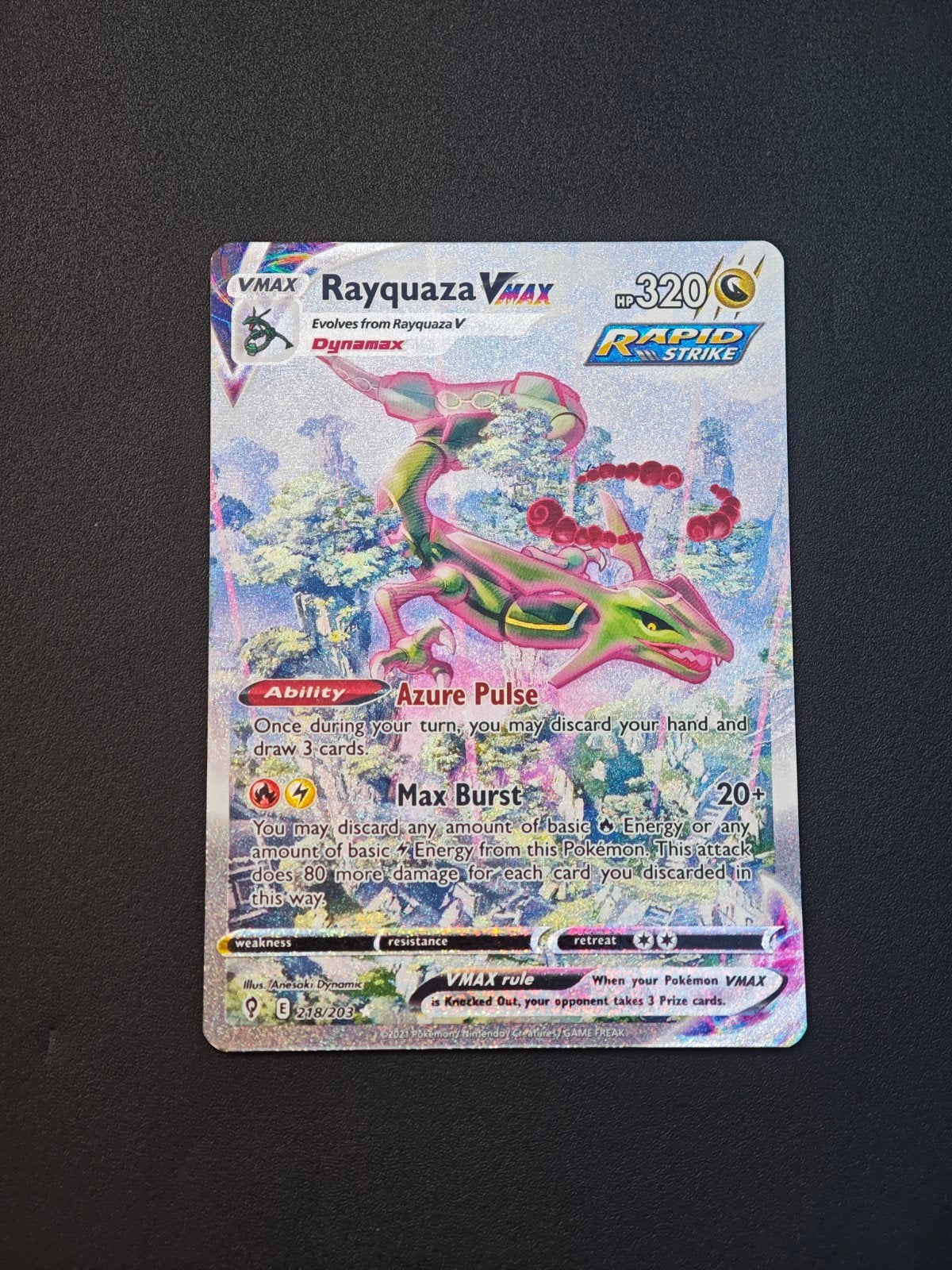 Rayquaza VMAX (218/203) Evolving skies, Ophalen of Verzenden, Zo goed als nieuw, Losse kaart, Foil