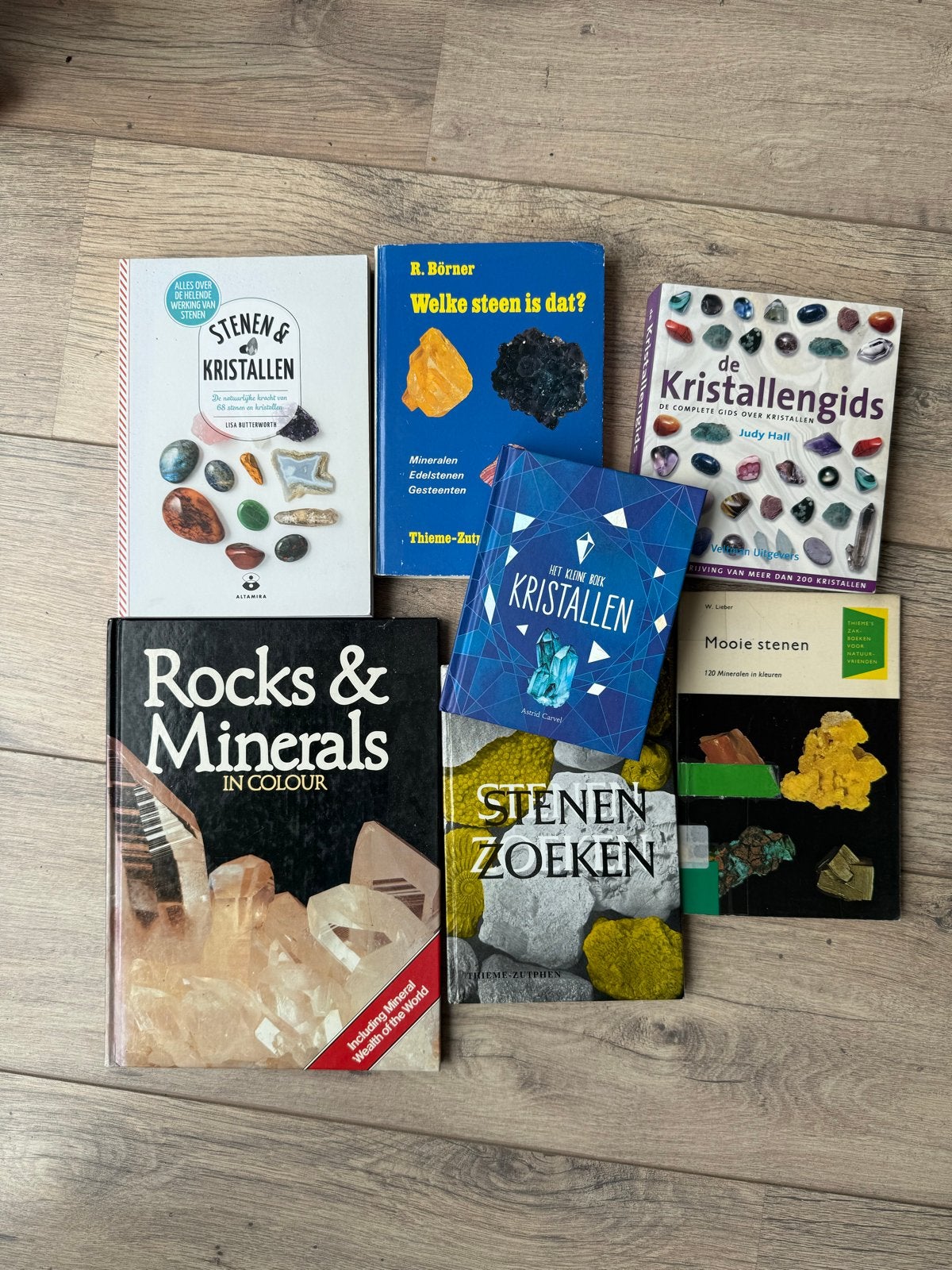 Boeken over edelstenen, mineralen en kristallen (7 stuks), Ophalen of Verzenden, Gelezen, Natuurwetenschap