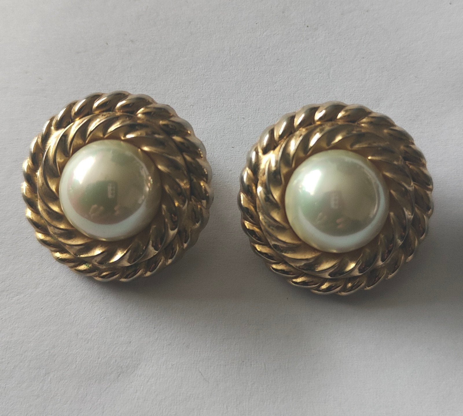 Vintage jaren 80 gold plate klassiek design clip oorbellen, Verzenden, Zo goed als nieuw, Goud, Overige materialen