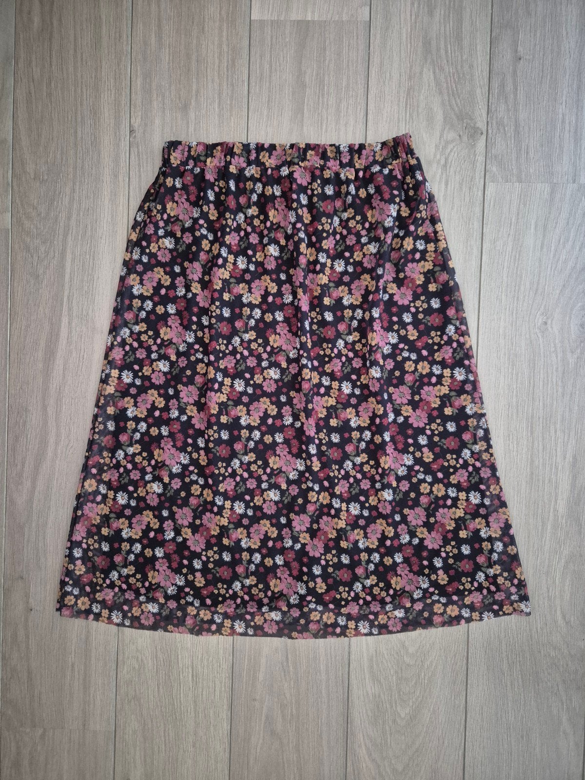 Catwalk junkie midi rok zwart bloemen mt xs zgan, Kleding | Dames, Rokken, Zwart, Ophalen of Verzenden, Zo goed als nieuw, Maat 34 (XS) of kleiner