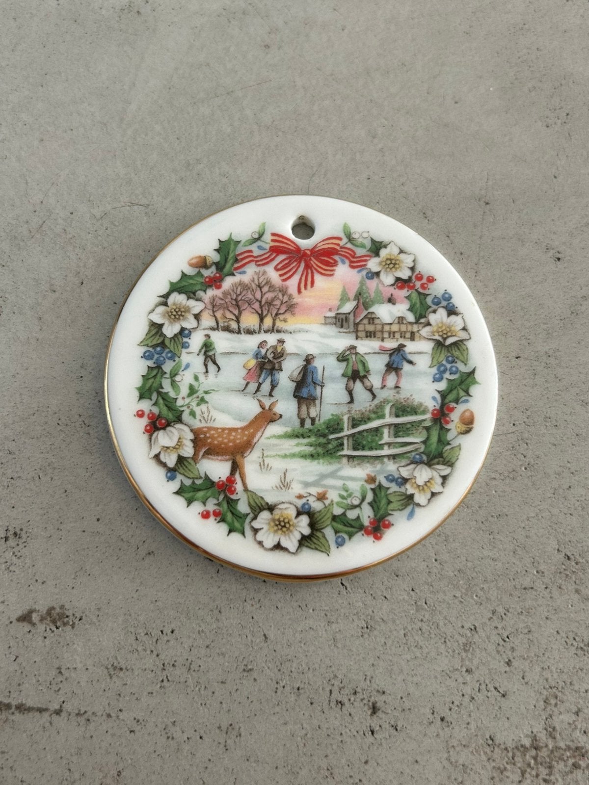 Royal Albert The Skating pond kersthanger porselein hanger, Ophalen of Verzenden, Zo goed als nieuw