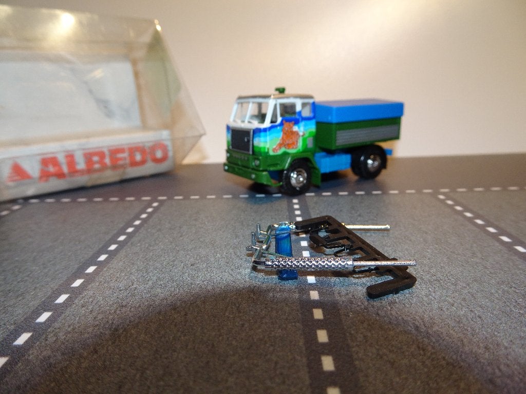 266 albedo herpa volvo f88 f89 kermis circus 1:87 truck, Hobby en Vrije tijd, Ophalen of Verzenden, Nieuw, Bus of Vrachtwagen