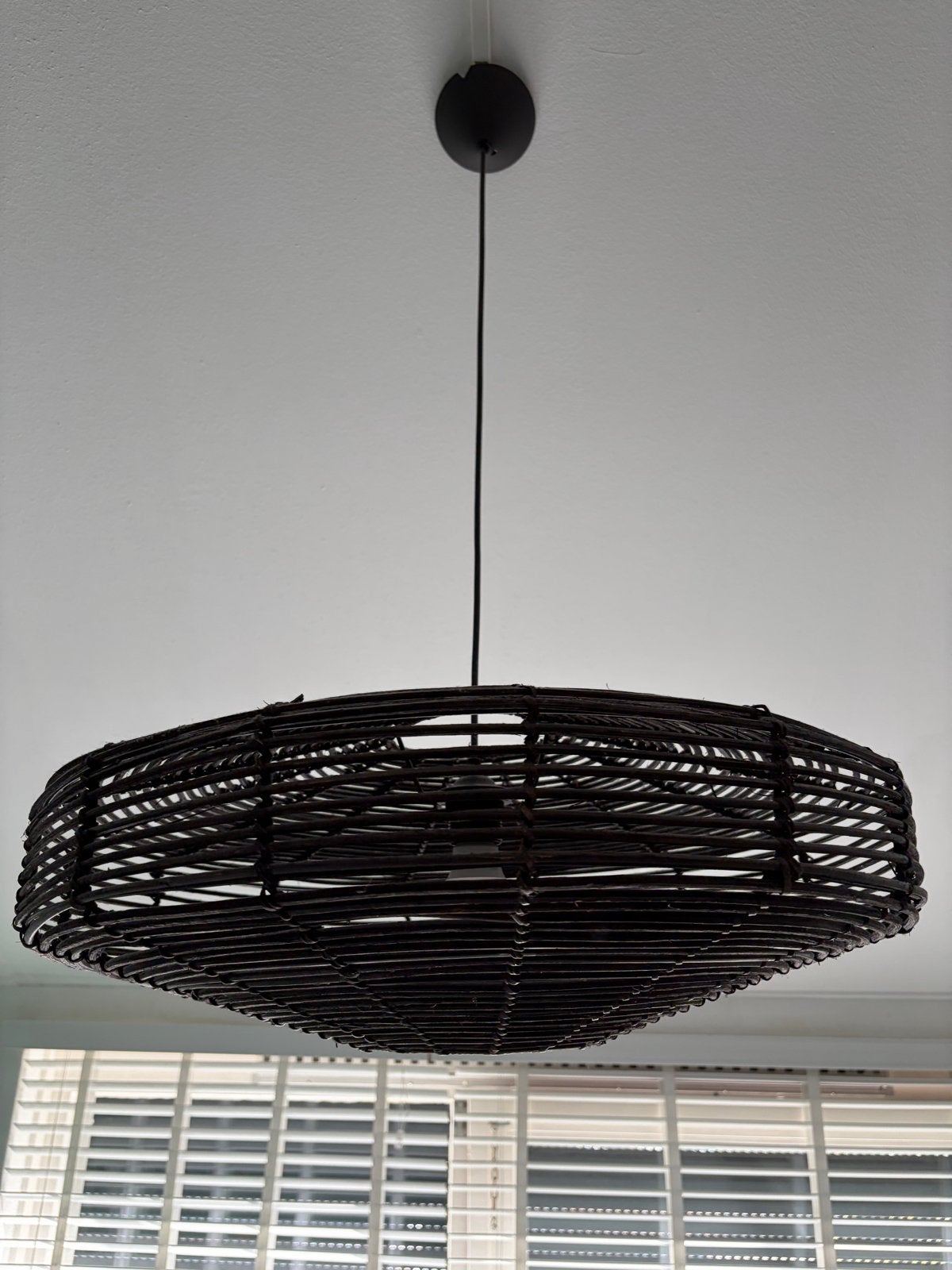 Zwarte rotan hanglamp - Modern en sfeervol, Ophalen, Zo goed als nieuw, Natuurlijk materiaal, E27 (groot)