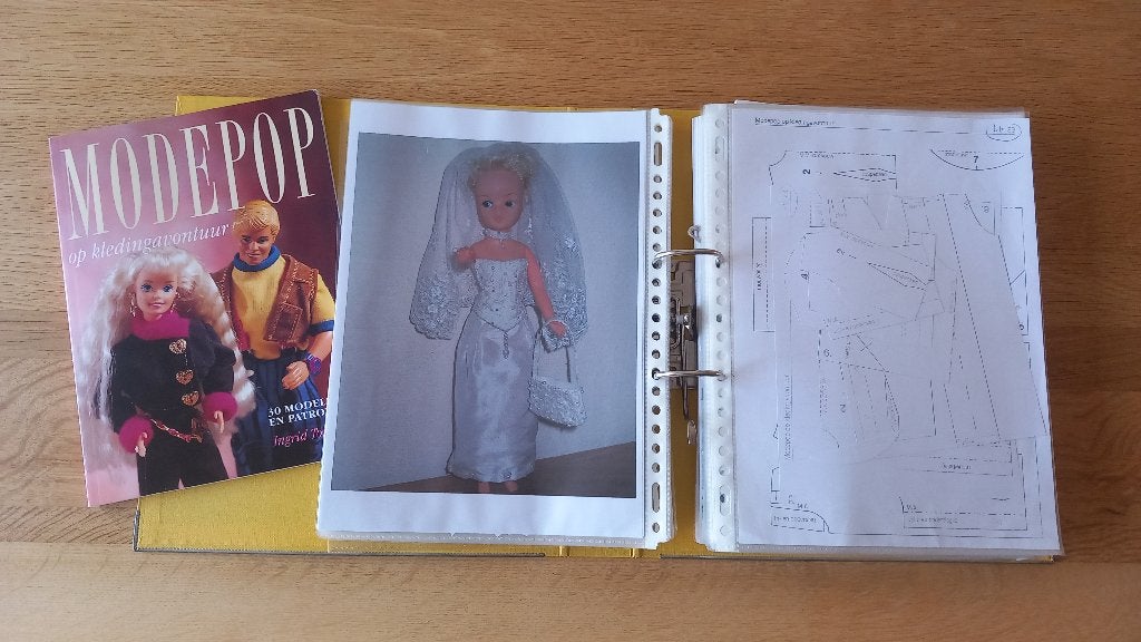 Map met Barbie patronen, Ophalen, Overige thema's, Knutselboek