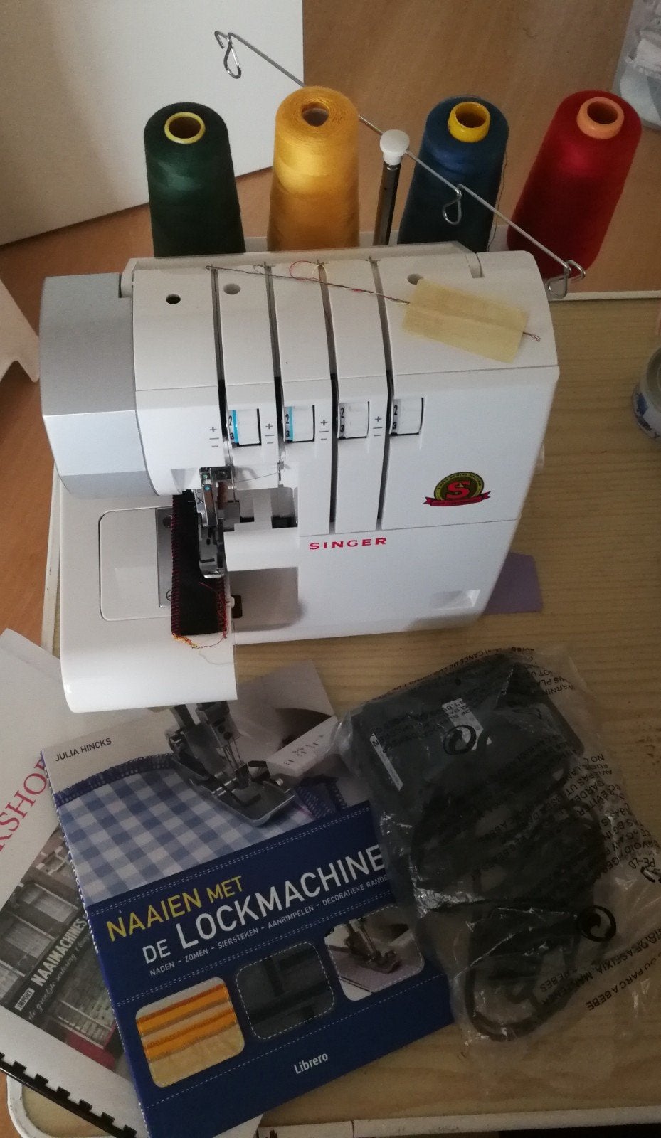 Singer lockmachine, Hobby en Vrije tijd, Naaimachines en Toebehoren, Ophalen, Lockmachine, Singer
