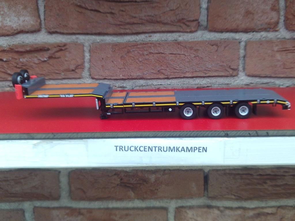 WSI  Semi  Low  loader  van  Holtrop  van  der  Vlist., Hobby en Vrije tijd, Modelauto's | 1:50, Ophalen of Verzenden, Nieuw, Bus of Vrachtwagen