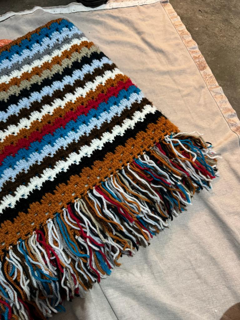 Gehaakte sprei met franjes, kleurrijk gestreept, Huis en Inrichting, Woonaccessoires | Plaids en Woondekens, Ophalen, Nieuw