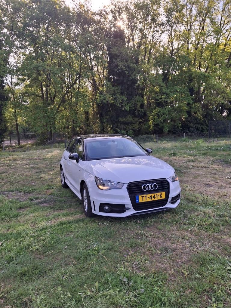 Audi A1 1.2 Tfsi 63KW SB 2013 Wit, Auto's, Voorwielaandrijving, 4 cilinders, Wit, Handgeschakeld