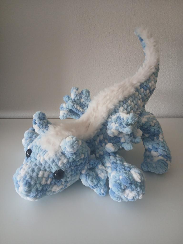 Schattige gehaakte draak knuffel - Blauw/Wit, Kinderen en Baby's, Speelgoed | Knuffels en Pluche, Overige merken, Overige typen