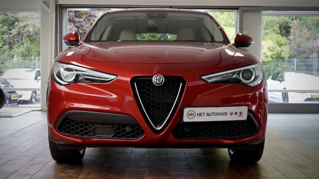 Alfa Romeo Stelvio 2.0 T AWD 6C Vd'Este | Speciale editie |, Auto's, Automaat, 4 cilinders, Leder, Lichtsensor
