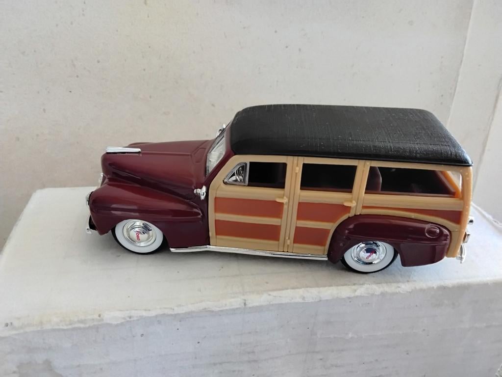 FORD  WOODY  1948   SCHAAL  1:43, Ophalen of Verzenden, Zo goed als nieuw, Auto, Overige merken