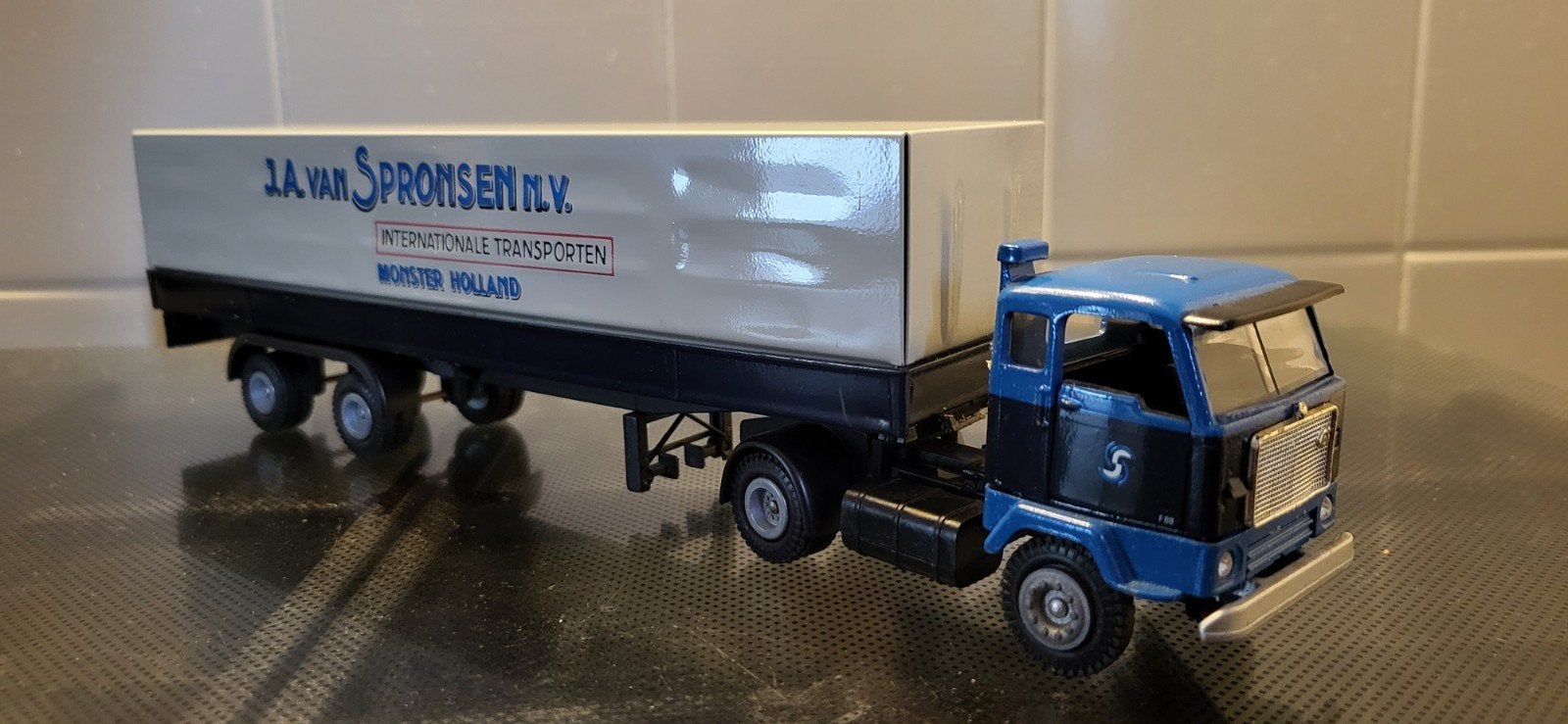 TEKNO Volvo F88, Hobby en Vrije tijd, Modelauto's | 1:50, Ophalen of Verzenden, Nieuw, Bus of Vrachtwagen, Tekno
