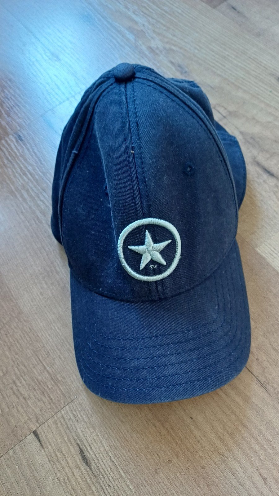 Converse en Airborne petten, Pet, Gedragen, Converse, Airborne, One size fits all