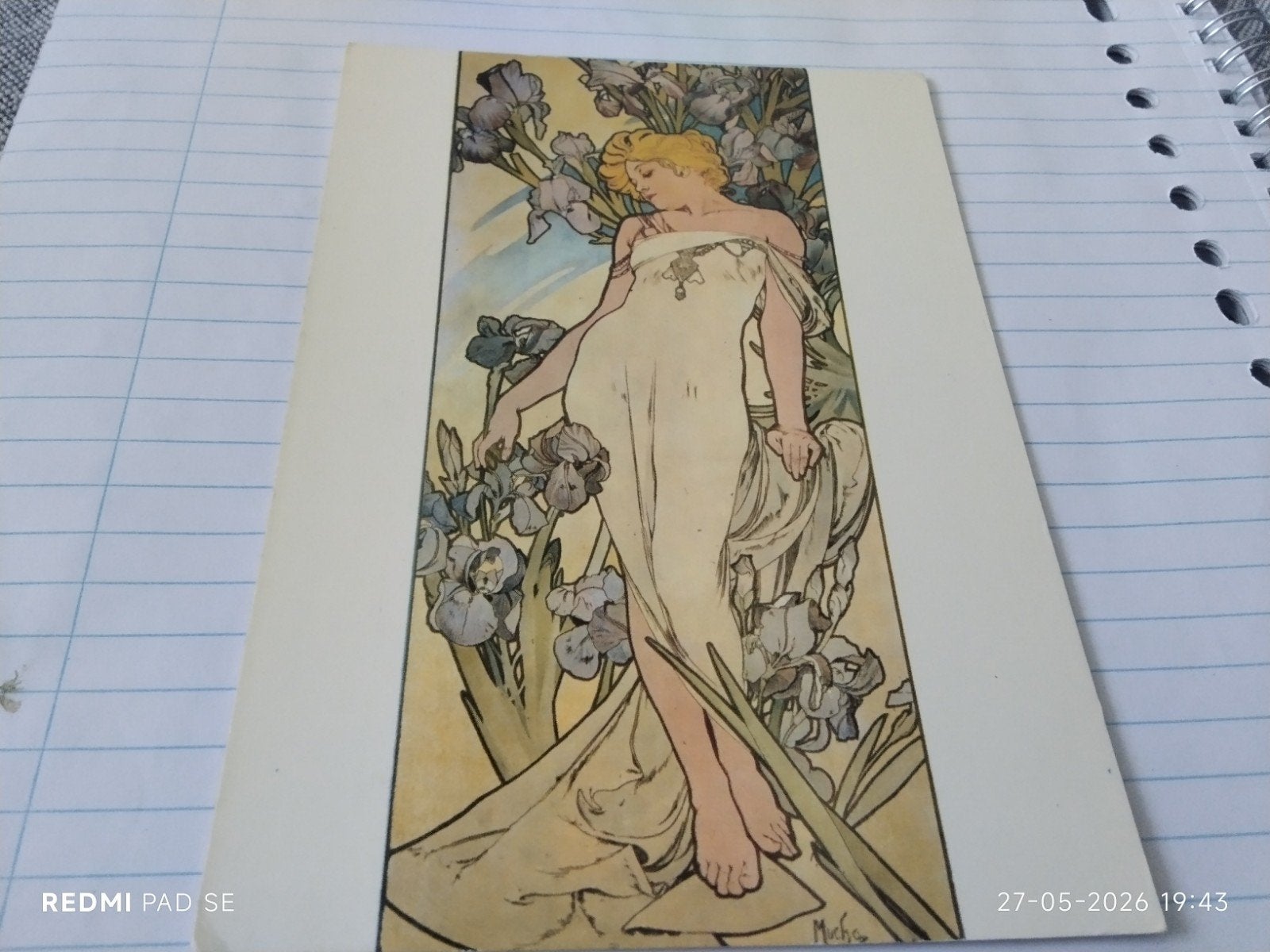 Mucha Ansichtkaart - Art Nouveau Dame met Irissen, Verzamelen, Ansichtkaarten | Themakaarten, Ophalen of Verzenden, Voor 1920