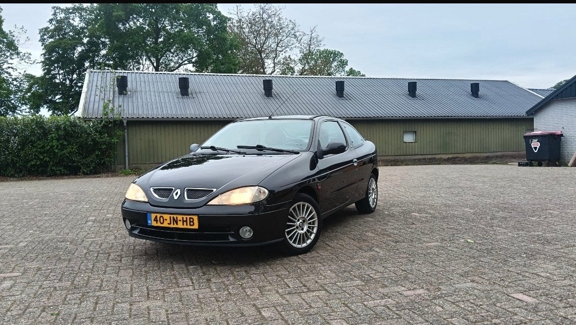 Renault Mégane 1.6 16V Expr Coupe 2005 2002 Zwart, Auto's, Renault, Voorwielaandrijving, 4 cilinders, 4 stoelen, Zwart
