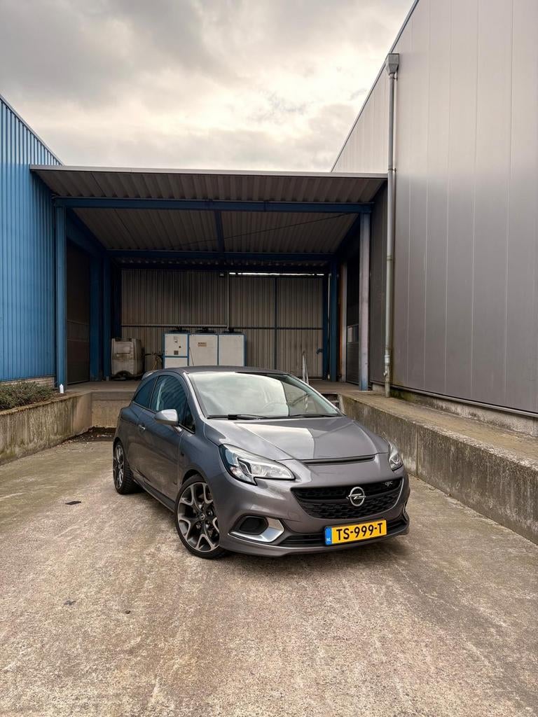 Opel Corsa opc 1.6 T met sportuitlaat, Auto's, Zwart, Leder, Handgeschakeld, Particulier