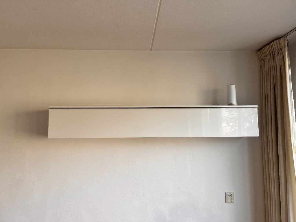 Foto 3 van Hoogglans witte hangkast met klepdeur – 180 cm