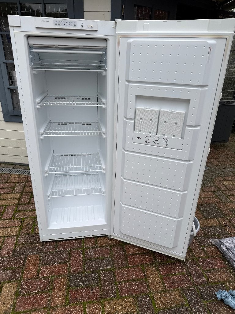 Diepvrieskast, Gebruikt, Minder dan 60 cm, Energieklasse A of zuiniger, 140 tot 160 cm