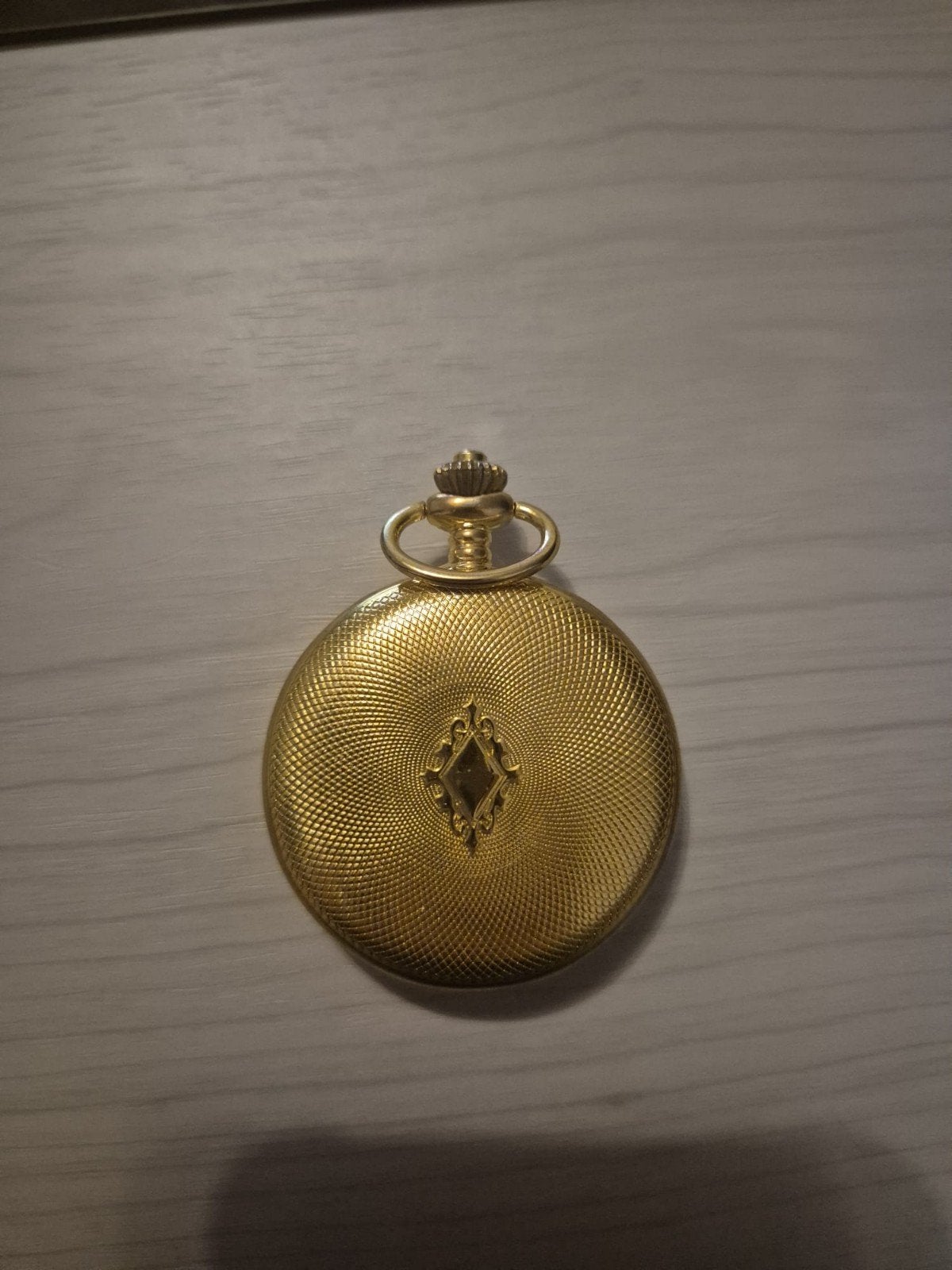 Verguld zakhorloge met gedetailleerde gravure, Overige materialen, Zakhorloge, Verguld, Onbekend