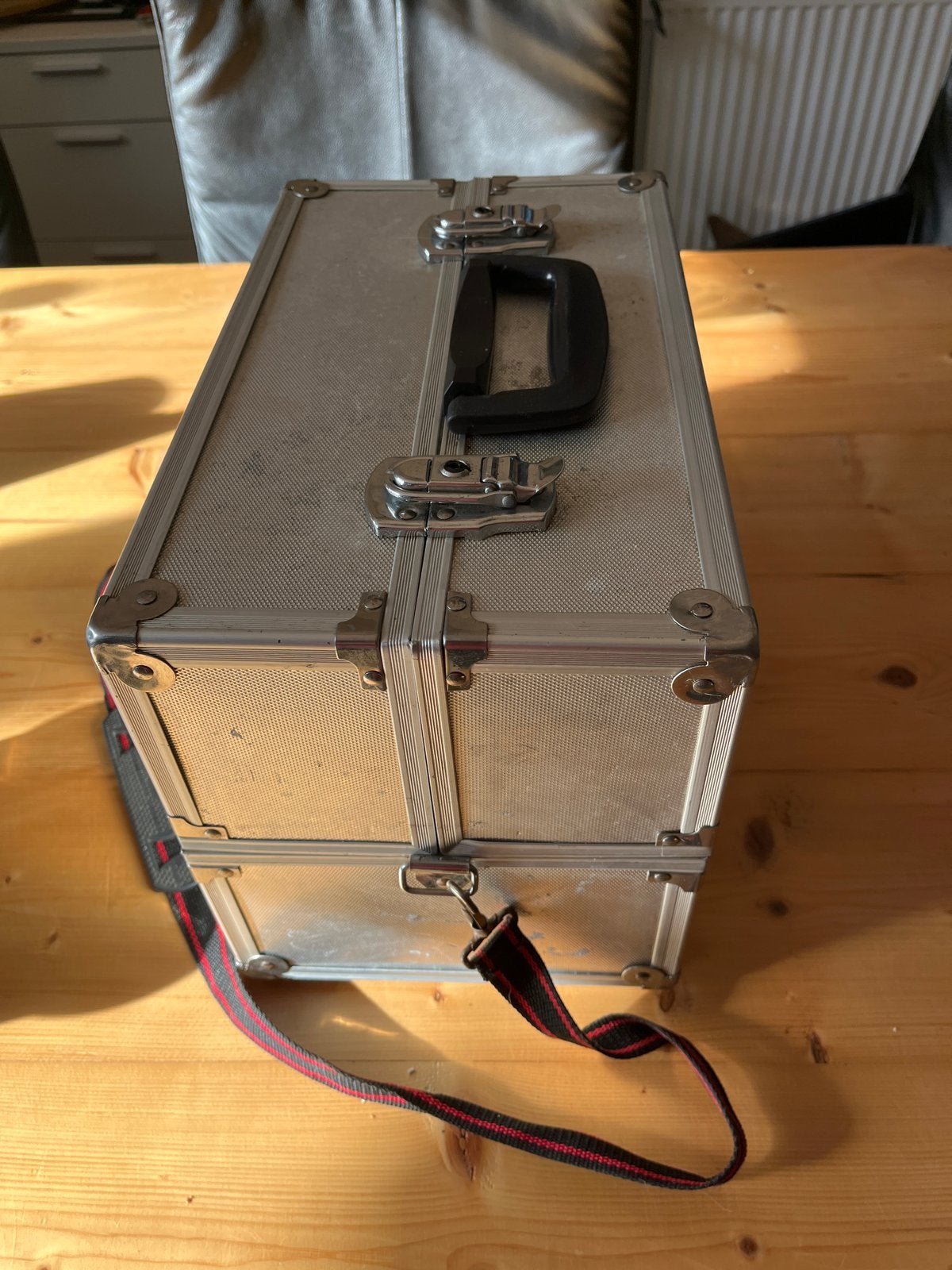 Aluminium koffer voor visgereedschap of beautycase make-up, Ophalen of Verzenden, Gebruikt
