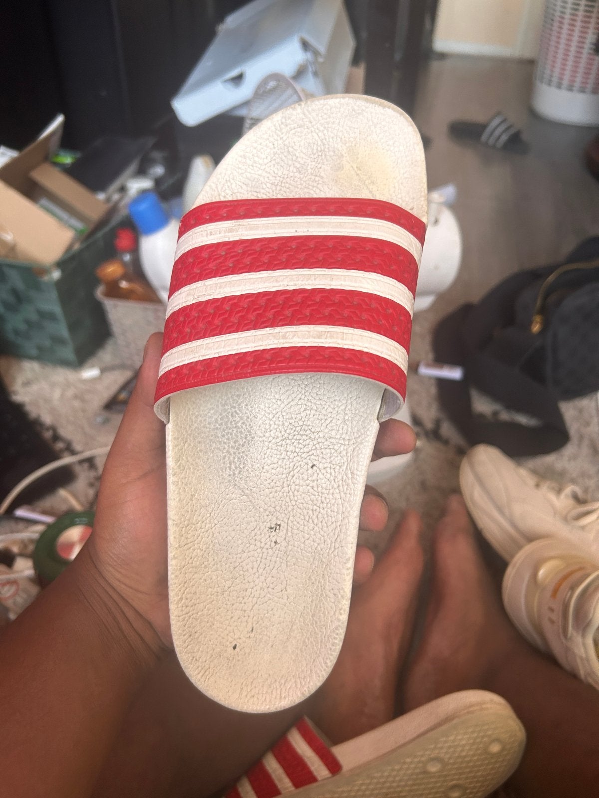 Adidas Adilette slippers - rood/wit - maat 42, Kleding | Heren, Slippers, Wit, Ophalen of Verzenden, Zo goed als nieuw