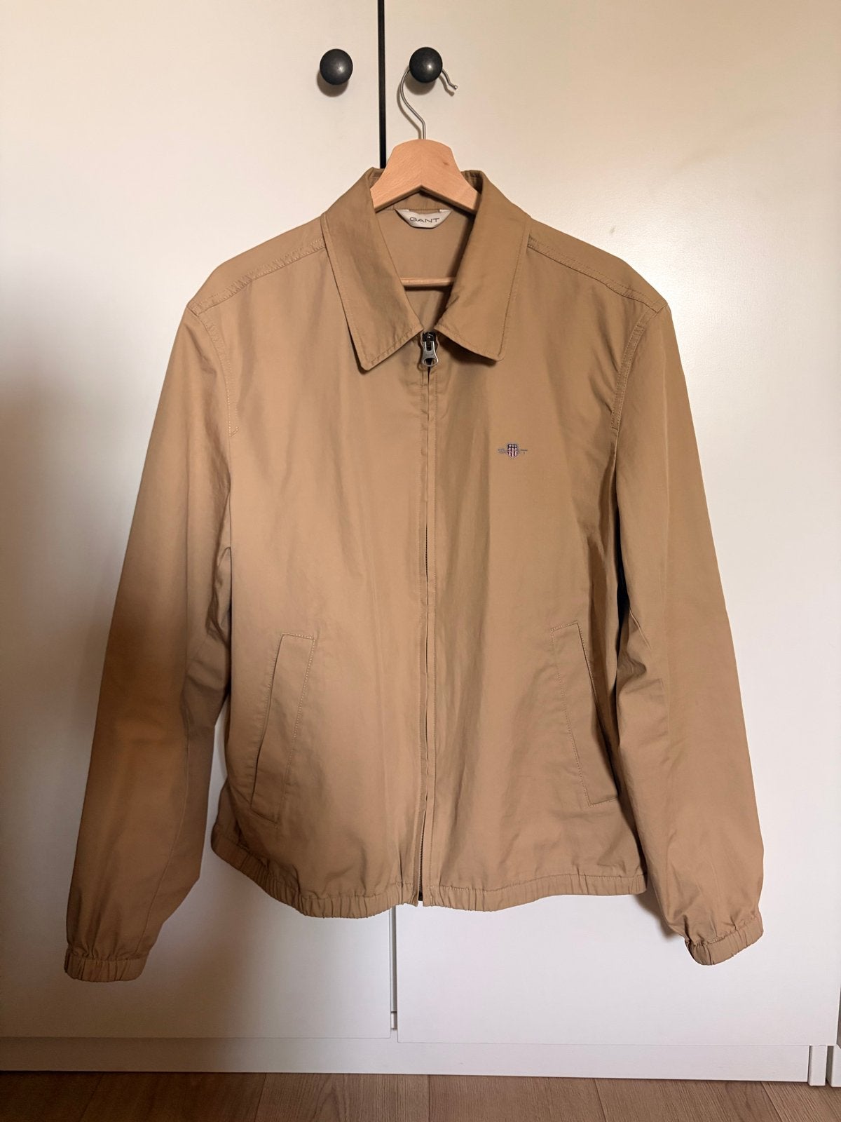 Gant Harrington jas in beige - Zo goed als nieuw, Ophalen of Verzenden, Zo goed als nieuw, Maat 48/50 (M), Beige