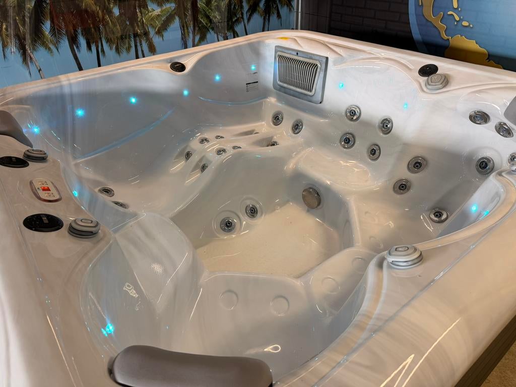 Wellis spa Venus 6 persoons 230V 16A, Ophalen, Zo goed als nieuw, Filter