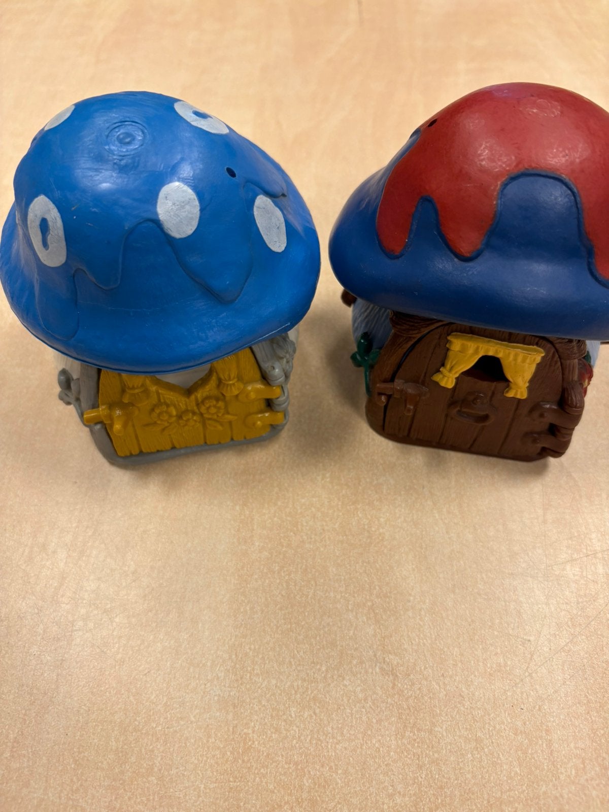 2 smurfen huisjes, Verzamelen, Smurfen, Ophalen of Verzenden, Gebruikt, Verschillende Smurfen, Huisje of Attribuut