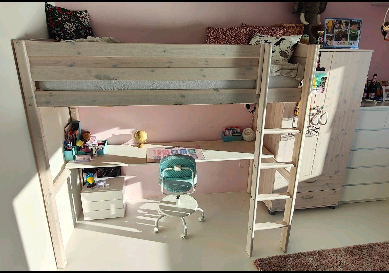 Flexa Bed en Hoogslaper met bureau in een- whitewash, Gebruikt, Eenpersoons, Ophalen of Verzenden, 200 cm
