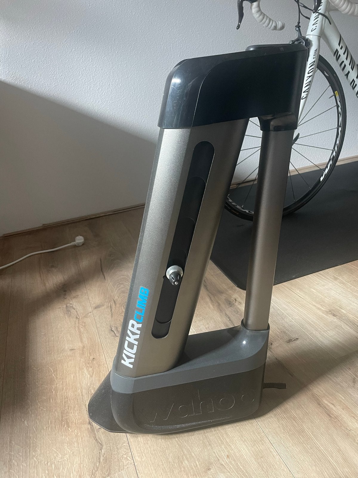 Wahoo KICKR CLIMB Indoor Grade Simulator (m2410474687
