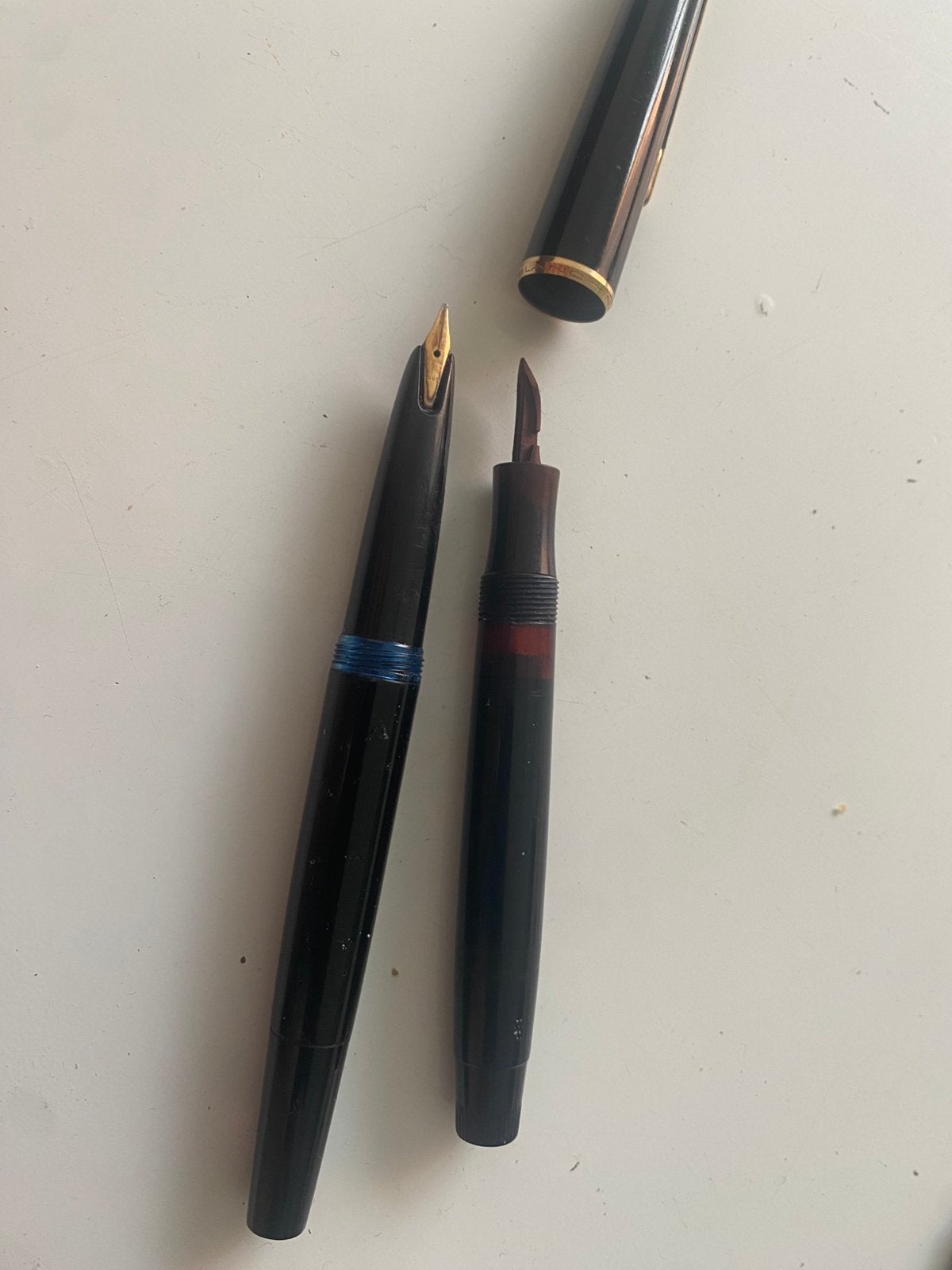 Vulpen montblanc 32  met gouden pen 585 en een andere, Verzenden
