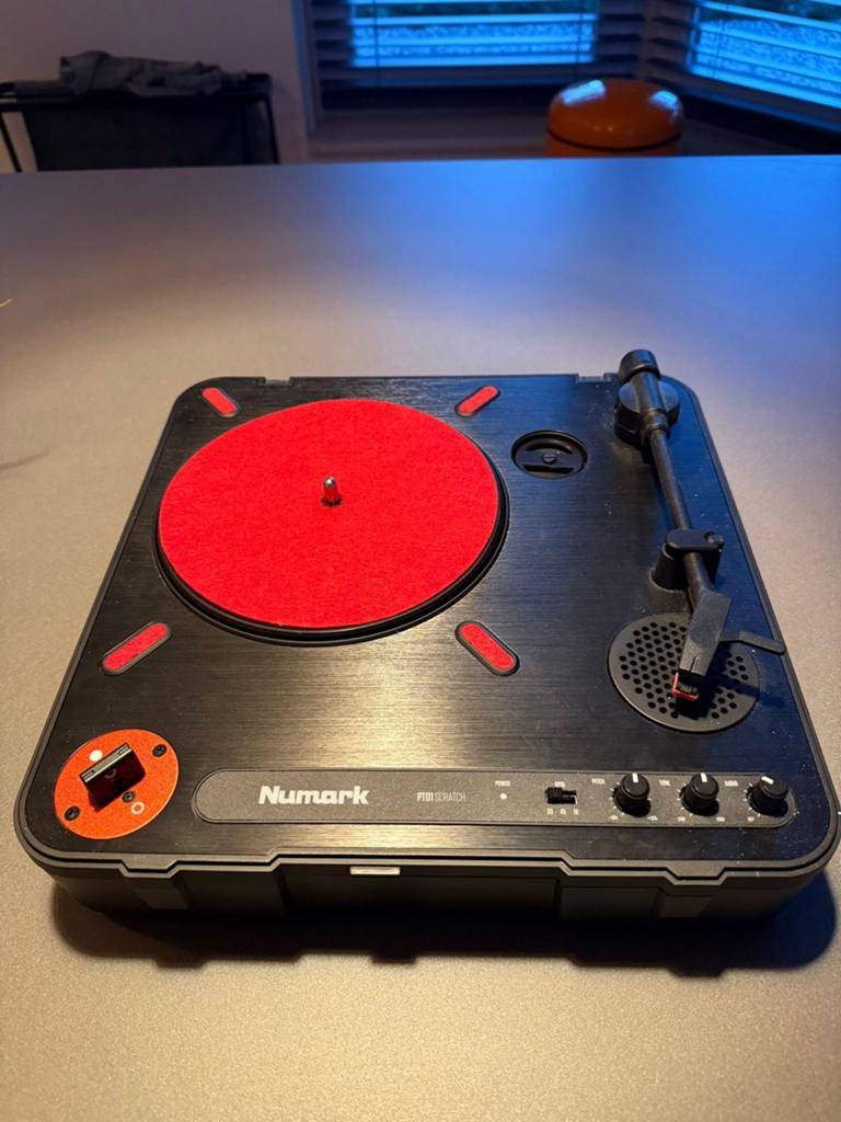 Numark PT01 Scratch Draagbare Platenspeler met Kabels, Overige merken, Pitch-regelaar, Ophalen of Verzenden, Zo goed als nieuw